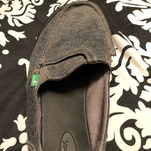 Womens Sanuk gray shoes size 9